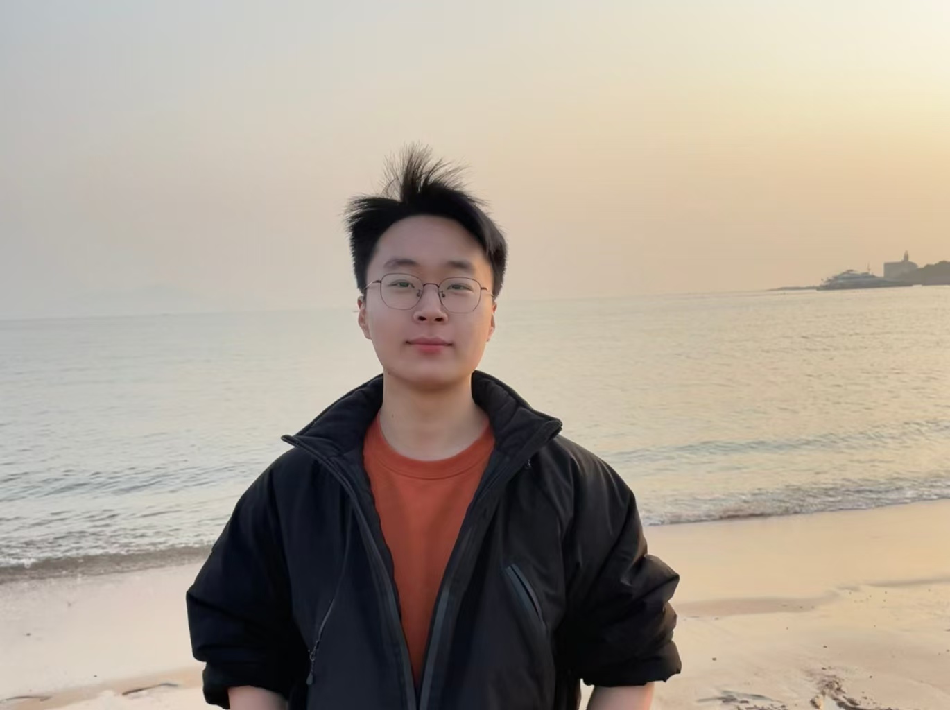 何彬彬.jpg