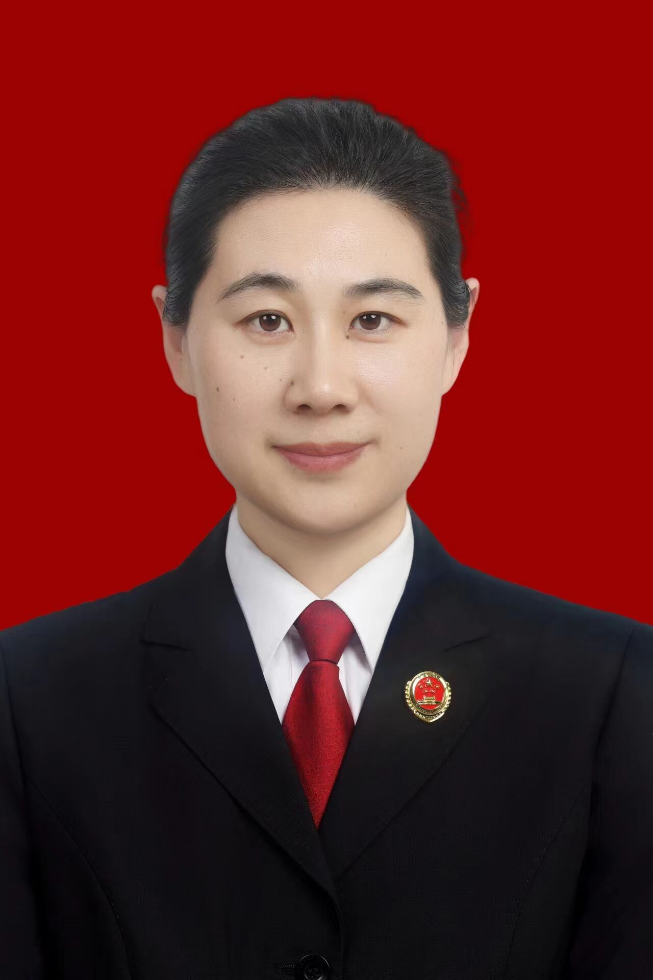 王静证件照红底.jpg
